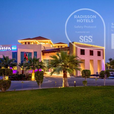 Radisson Blu Resort, Al Khobar 半月湾 外观 照片 Radisson Hotel, Al Qusais, Dubai
