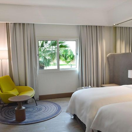 Radisson Blu Resort, Al Khobar 半月湾 外观 照片 A room at the hotel