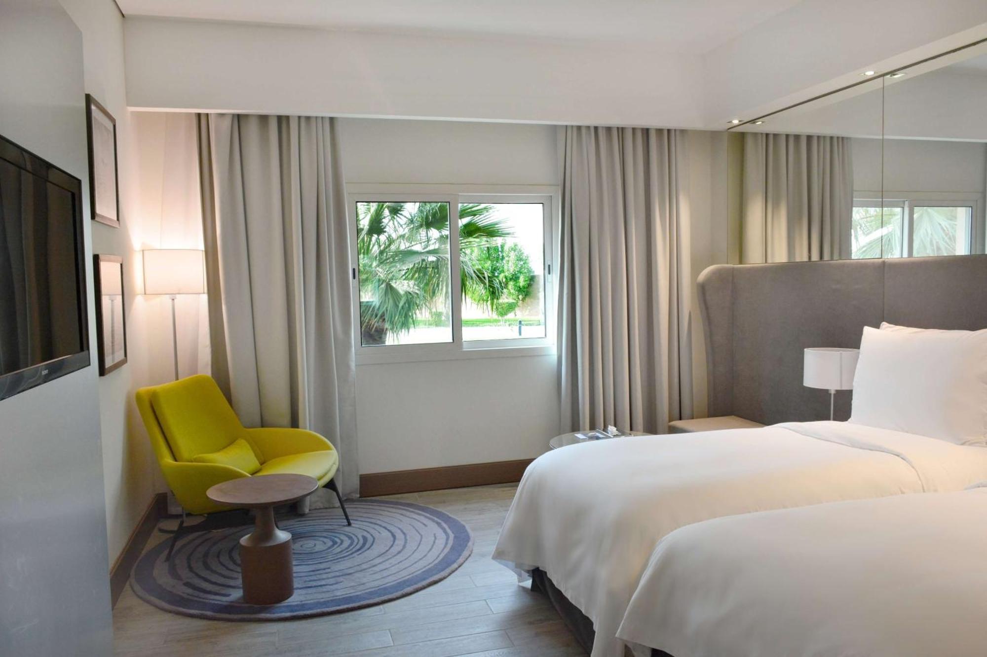 Radisson Blu Resort, Al Khobar 半月湾 外观 照片 A room at the hotel