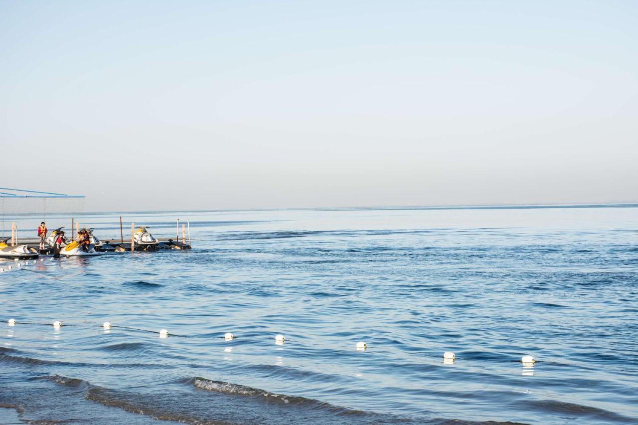 Radisson Blu Resort, Al Khobar 半月湾 外观 照片 View of the sea from the beach