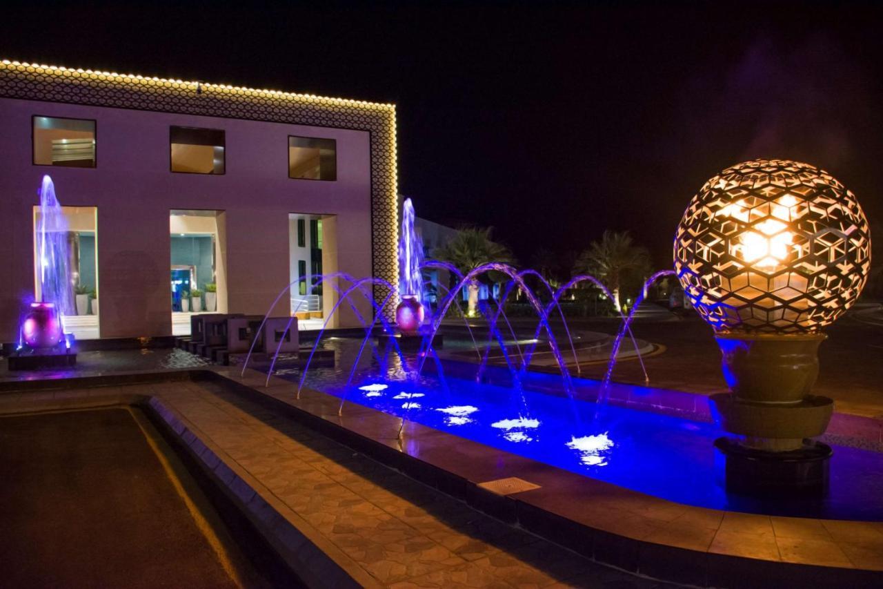Radisson Blu Resort, Al Khobar 半月湾 外观 照片 Fountain at the hotel