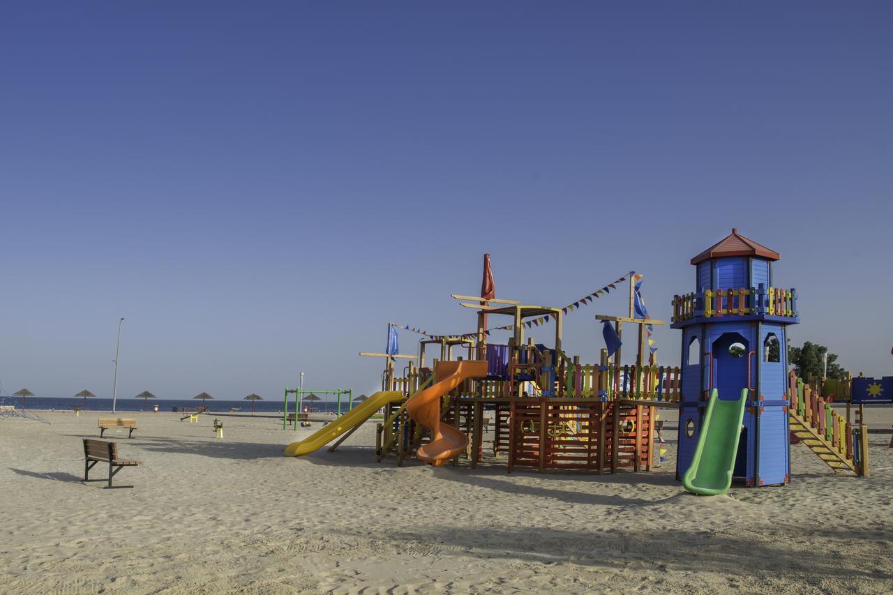 Radisson Blu Resort, Al Khobar 半月湾 外观 照片 Playground on the beach