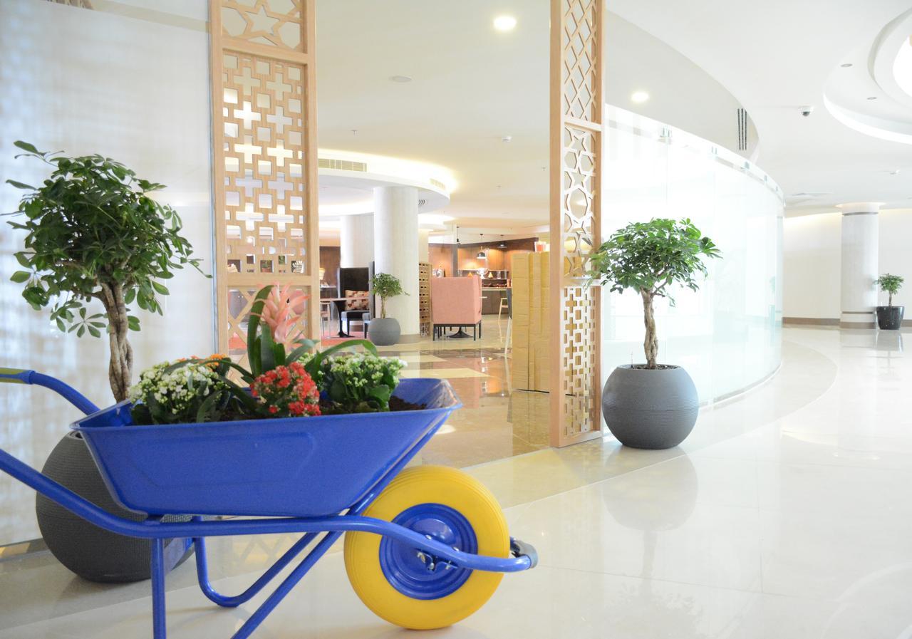 Radisson Blu Resort, Al Khobar 半月湾 外观 照片 Interior of the hotel