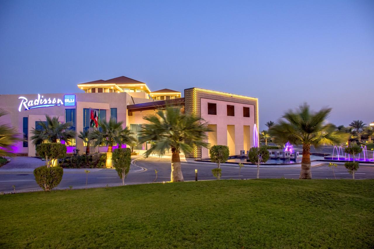 Radisson Blu Resort, Al Khobar 半月湾 外观 照片 Radisson Hotel, Al Qusais, Dubai