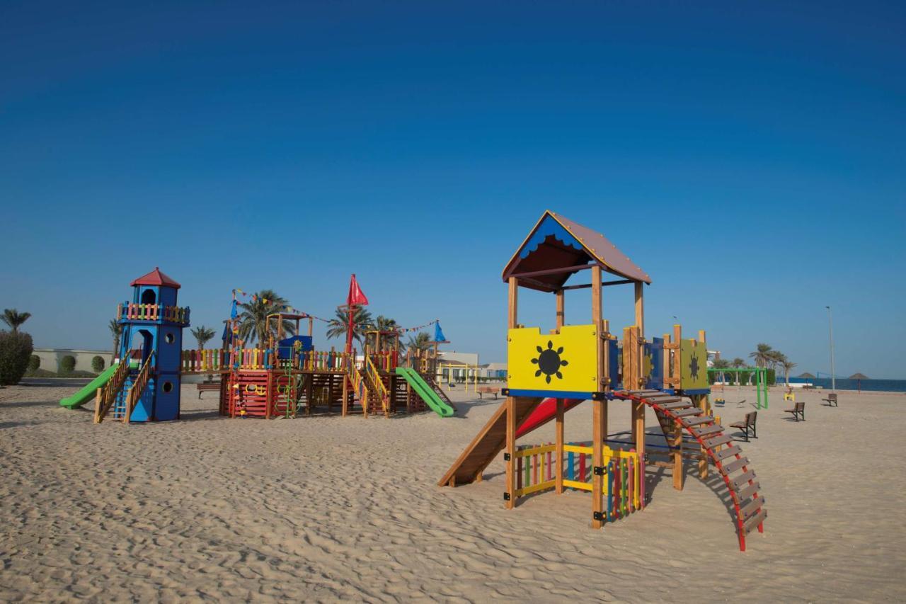 Radisson Blu Resort, Al Khobar 半月湾 外观 照片 Playground at the beach
