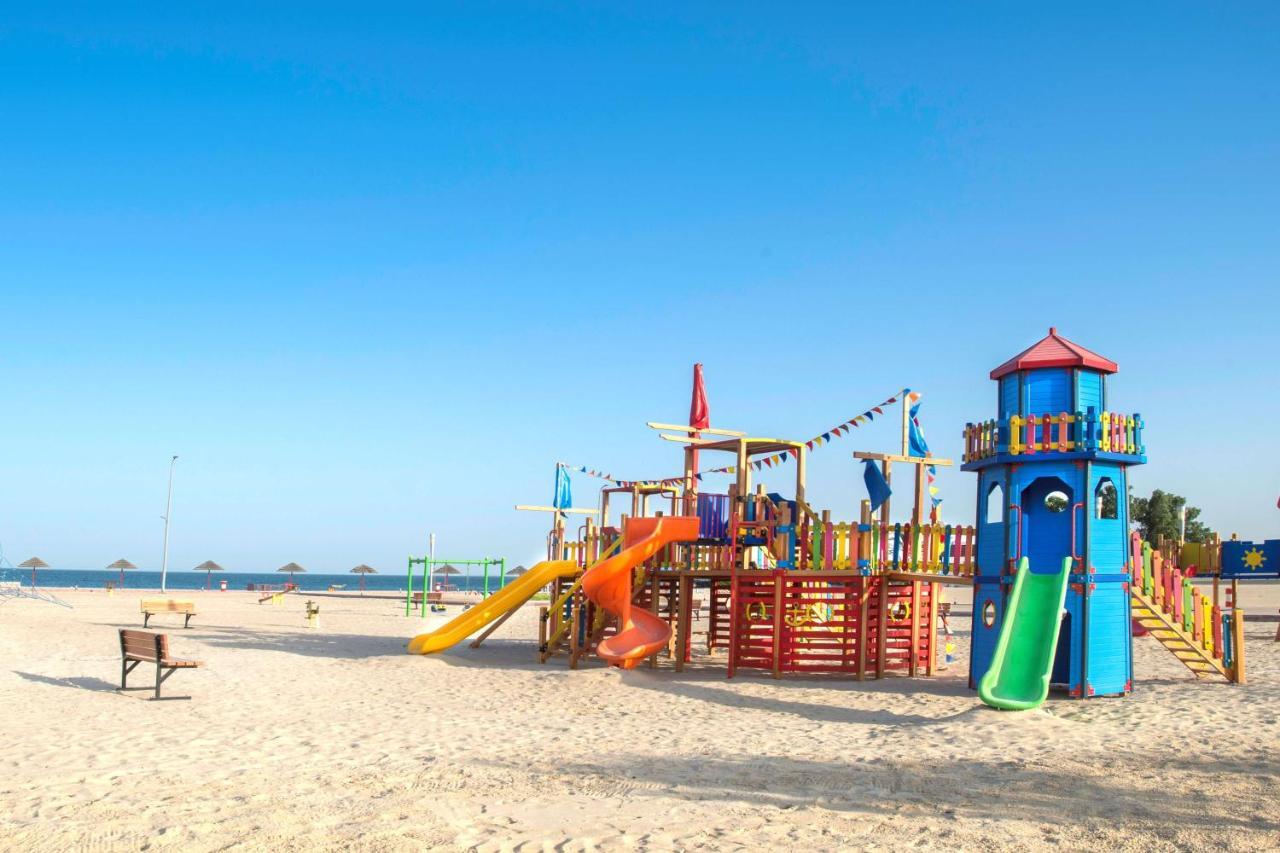 Radisson Blu Resort, Al Khobar 半月湾 外观 照片 Playground on the beach